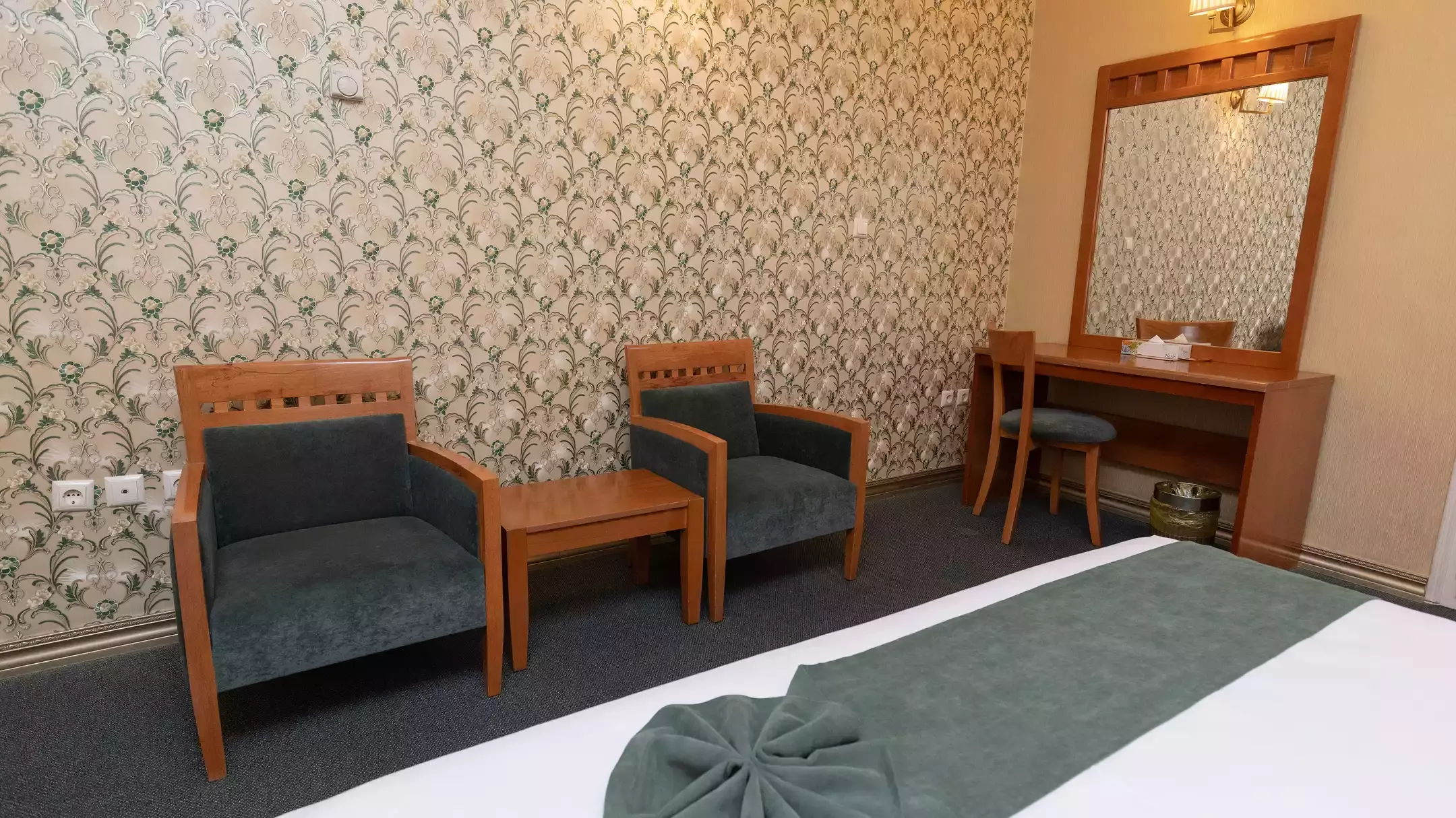 Alibaba https://cdn.alibaba.ir/ostorage/hotel-accommodation-images/67053f632cf976539175ffe8_66dc593f0a817712c6d5ae5c_هتل آبان - سوئیت یک خوابه دوتخته دبل (4).webp